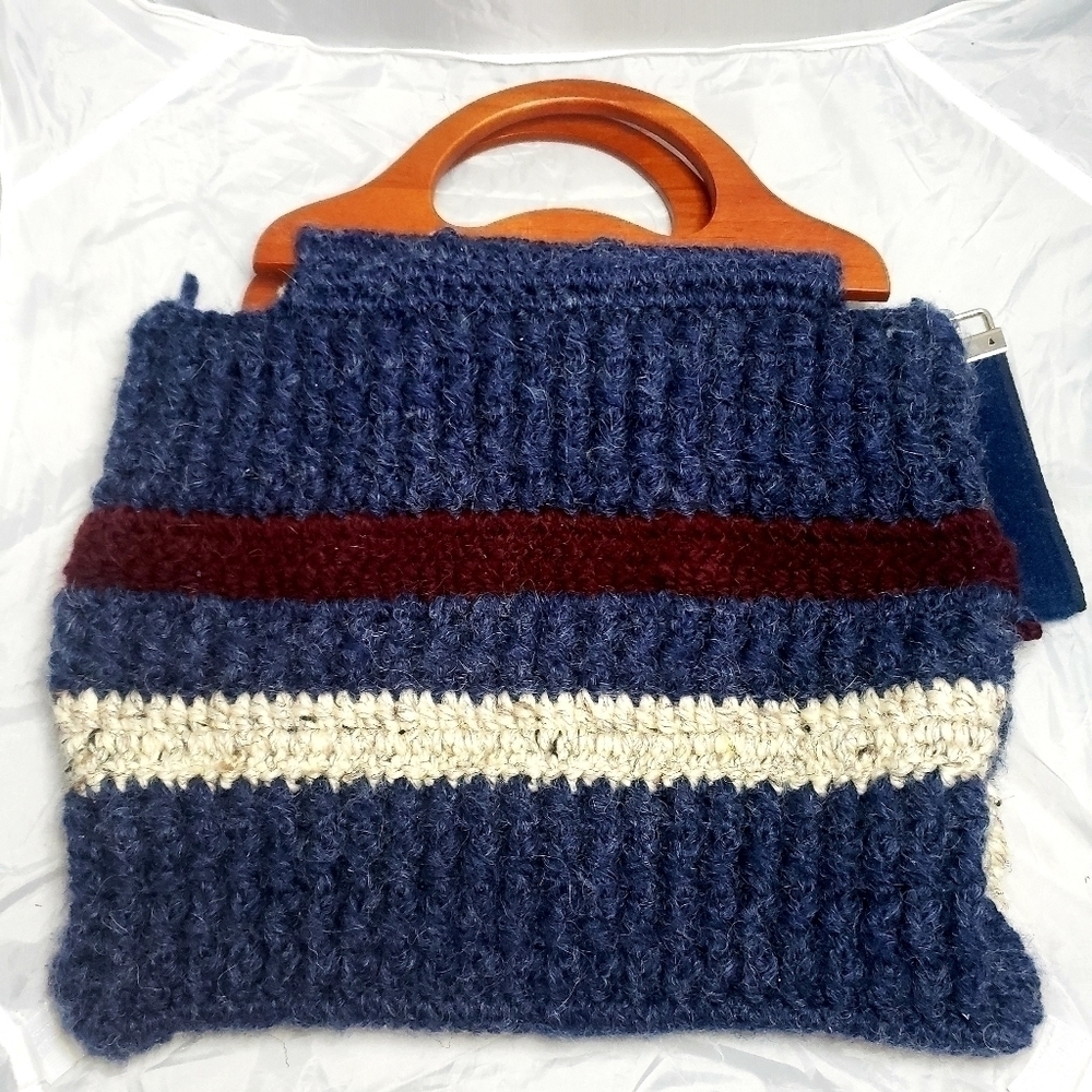 Vintage Crochet Boho Bag Bohemian Thick Knit Yarn Wooden Handles Navy Cream EUC